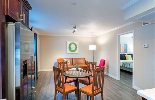 South Central Houston Apartment | Your TMC Flats! Sleeps 44, 22BR, 11BA, 9PA ⭐️⭐️⭐️⭐️⭐️