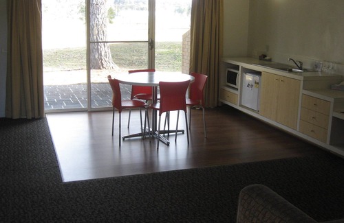 Lyneham Hotel | Yowani Country Club