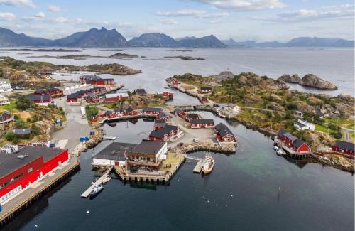 Stamsund House | Ytterviks Rorbu Lofoten whit Sauna Welcome 欢迎