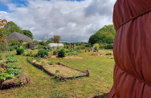 Montenay Cottage | Yurt for 2 Adults & 2 Kids in Serene Nature, Shared Kitchen & Extensive Amenities