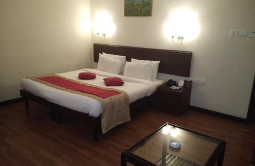 Ernakulam South Hotel | Yuvarani Residency