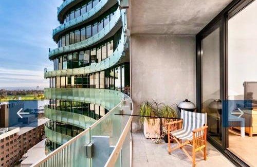 Melbourne Apartment | YVE 1401, views to the Bay & Beyond.