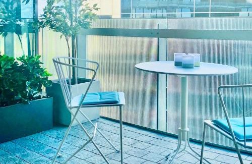 Melbourne Apartment | YVE 1401, views to the Bay & Beyond.