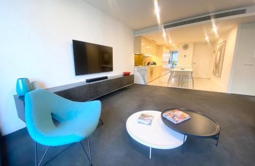 Melbourne Apartment | YVE 1401, views to the Bay & Beyond.