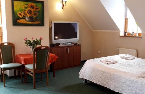 Miedzylesie Hotel | Zajazd Byczy Róg