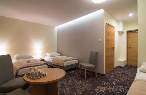 Pomiechowek Hotel | Zajazd Magnolia-Airport Modlin