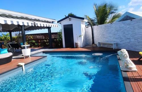 Damencourt Apartment | ZANNAMALAKA 2 F1 POUR UN GROUPE DE 4 Avec Piscine