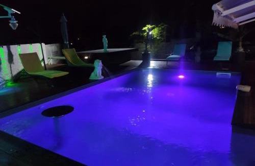 Damencourt Apartment | ZANNAMALAKA 2 F1 POUR UN GROUPE DE 4 Avec Piscine