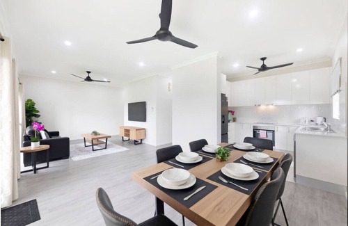 Brinkin Apartment | Zen Coastal Hideaway: Modern ~ Hospital ~ Beach