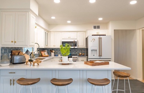 Minnetonka House | "Zen Den" on the Lake - Downtown Wayzata Charm, Pet & Family Friendly by Roxy Rentals