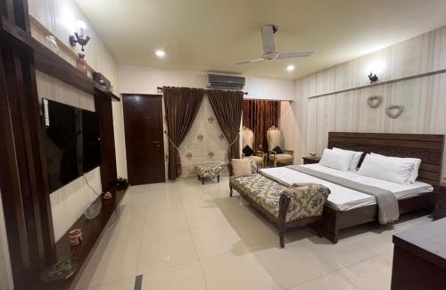 D.H.A. Apartment | Zen Luxury Stay - 3BR Family Apartment DHA Phase 6 Nishat Commercial