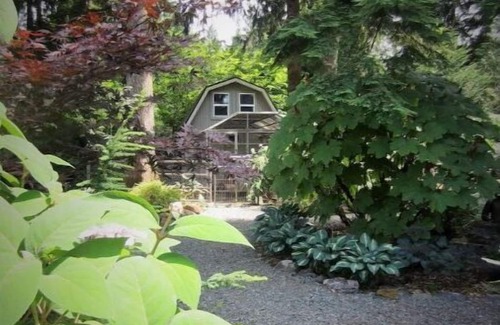 Deming Apartment | ZEN Oasis On the River ~ Gateway to Mt. Baker Ski