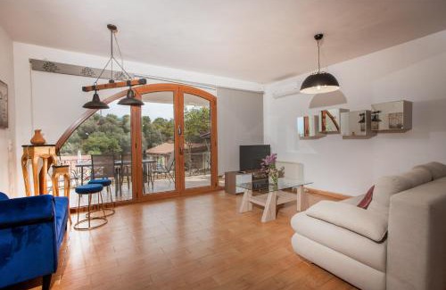 Makrys Tichos Apartment | Zen Serenity Retreat with Great Outdoors, Pool & Parking