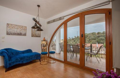 Makrys Tichos Apartment | Zen Serenity Retreat with Great Outdoors, Pool & Parking