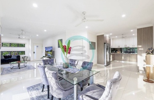 Muirhead Apartment | ZENHOUSE STYLISH - 3BR Home near Shops
