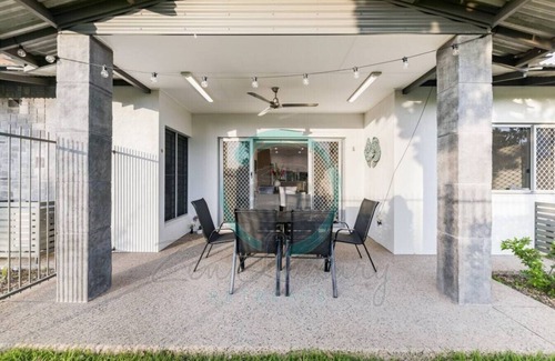 Muirhead Apartment | ZENHOUSE STYLISH - 3BR Home near Shops