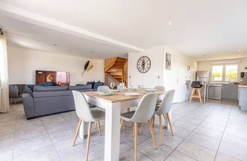 La Roche-Blanche House | Zenith d'Auvergne pool house in Clermont Ferrand, ideal for families