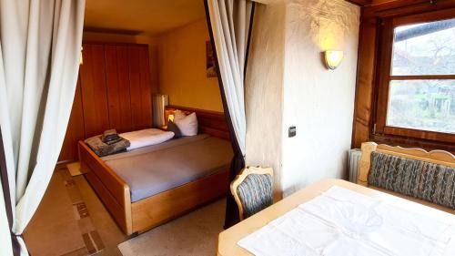 Rotensol House | Zi04 Doppelzimmer Loggia und Balkon