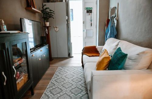 Senglea Apartment | Żiffa Ta' Riħ - A Cosy Apartment in Senglea with Wi-Fi and Smart TV