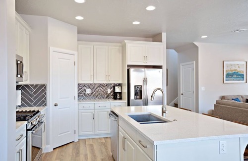 Washington House | Zion Zen Family-Friendly Townhouse With Home Theater and Pool access