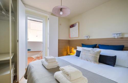 Parede House | Zu's House Stylish Pool Stay Near Lisbon & Beach