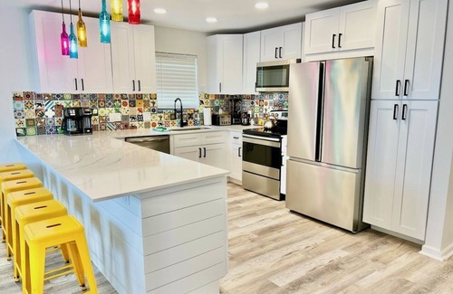 South Padre Island House | Zula Del Mar, Sleeps 22 ⛱ 2min Walk To The Beach ⛱ Private Heated Pool & HotTub