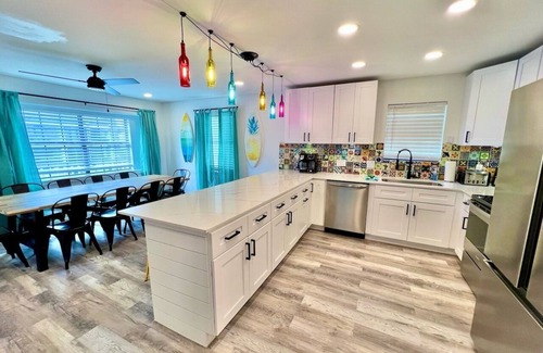 South Padre Island House | Zula Del Mar, Sleeps 22 ⛱ 2min Walk To The Beach ⛱ Private Heated Pool & HotTub