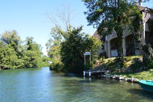 Ô Pied Dans l'O, villa pieds dans l'eau à proximité du Lac du Bourget/Aix les Bains