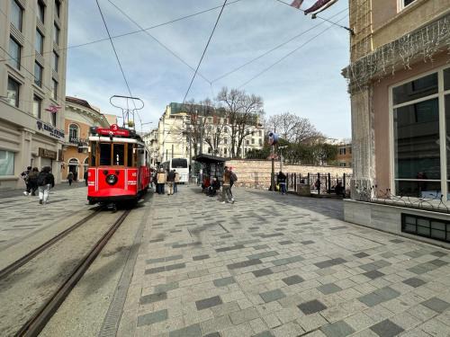 ŞAHİN PERA SUİT2 Great location 2 Br air-conditioned apartment