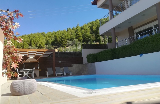 Αυτόνομη βίλα με ιδιωτική πισίνα και απέραντη θέα