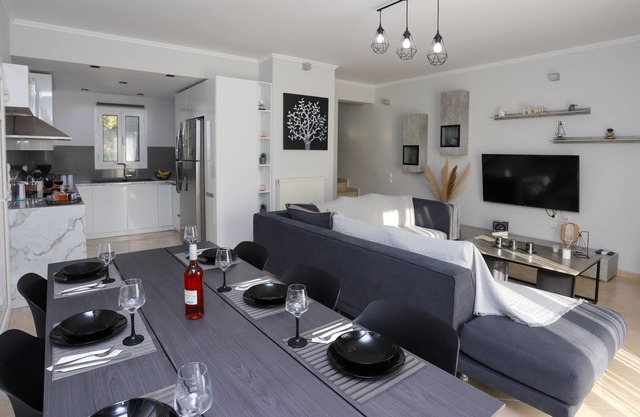 Σας καλωσορίζουμε στην βίλα Theo ένα ζεστό και ξεχωριστό σπίτι με πολλές ανέσεις