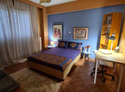 Όμορφο, άνετο ζεστά διακοσμημένο διαμέρισμα