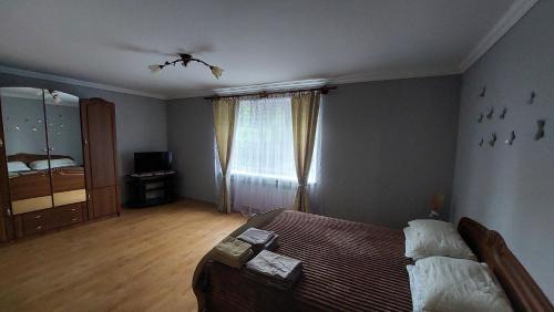 Квартира навпроти басейну