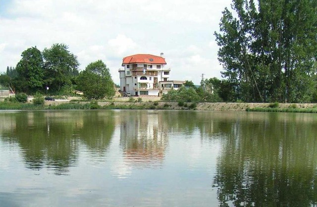 Семеен хотел Кристал