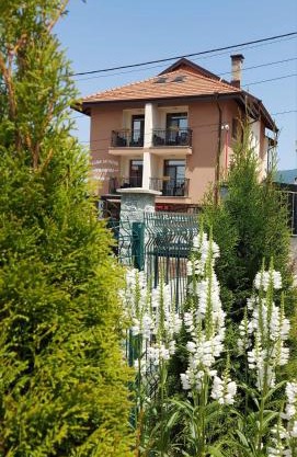 Семеен хотел При Вергил