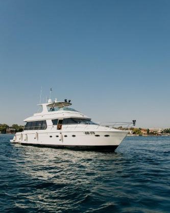 Яхта Carver 57