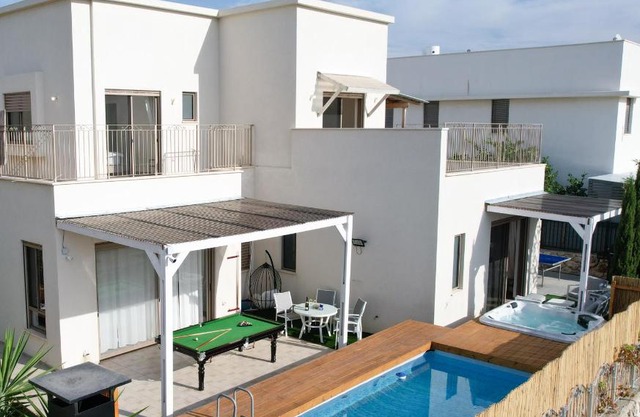 אלה גלבוע ריזורט