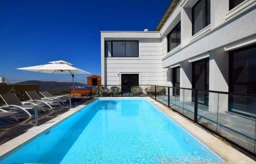 ממלכת החלומות - וילה מהממת עם בריכה פרטית מחוממת ונוף מהמם