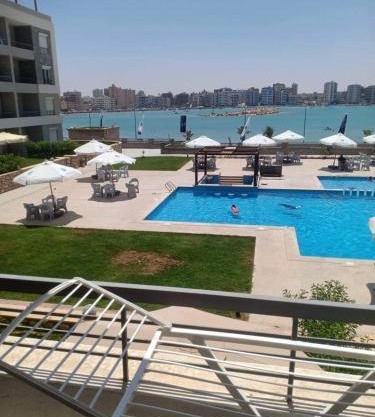 شاليه k05 غرفتين مكيف 2حمام للايجار مصيف بمطروح قرية لونج ايلند "family"