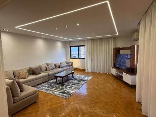 شقه 3 غرف في الزمالك فيو مفتوح