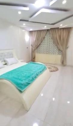 شقه