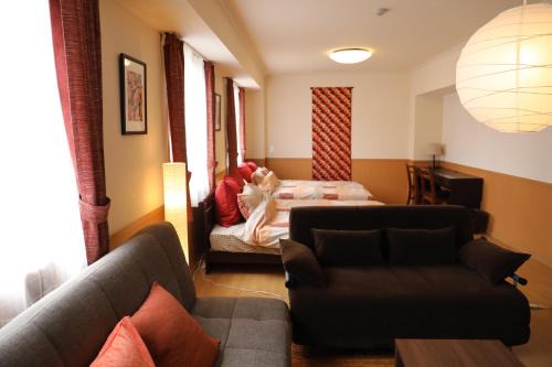 ケイアイコンホテルズ 新栄301