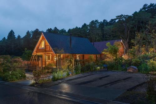 箱根芦ノ隠 Ashi Hakone Cabin Retreat