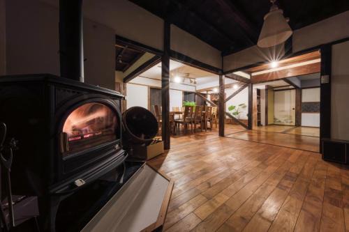 長野岡谷IC 5分,Private traditional Japanese house,貸切古民家, 薪ストーブ, 最大9名,ペットOK,