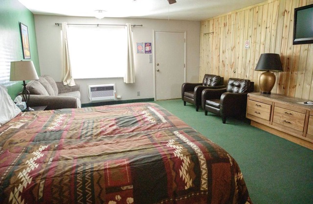 0132) Candy Suite 132