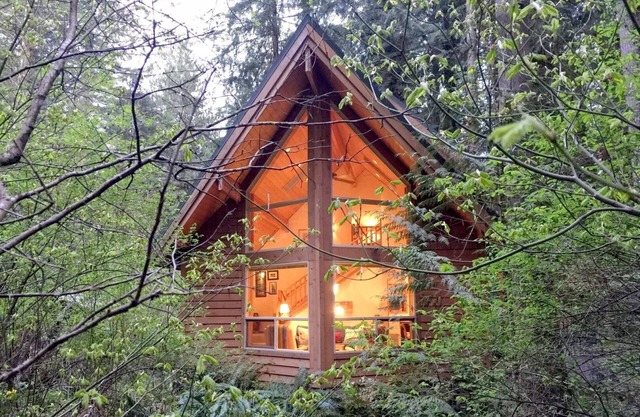 04SL - Hot Tub - BBQ - Pets OK - Sleeps 5 by RedAwning