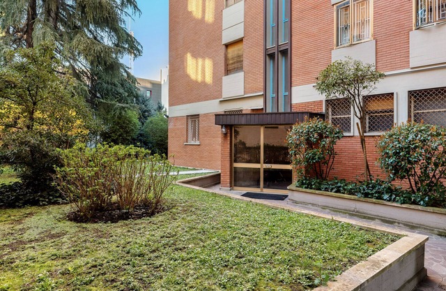 051 Living apartment within walking distance of downtown and FS station