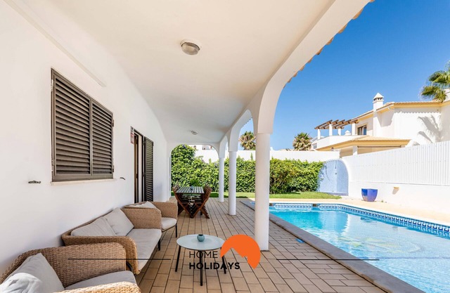 #072 Casa Longa by Home Holidays