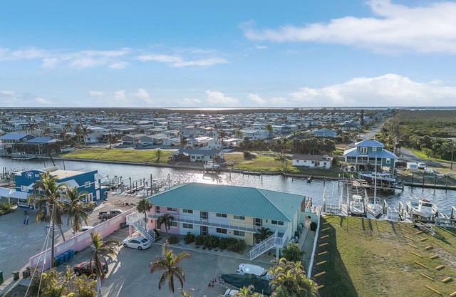 1/1 Condo in St. James City! Boat Slip Included!