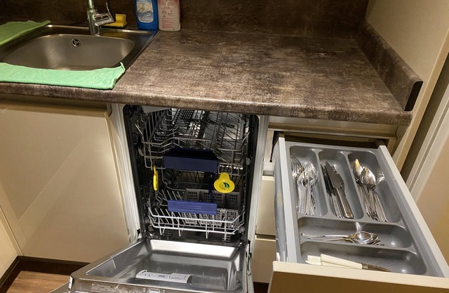 1+1 private apartment in a secure block, wifi, pool, self cooking, central,metro